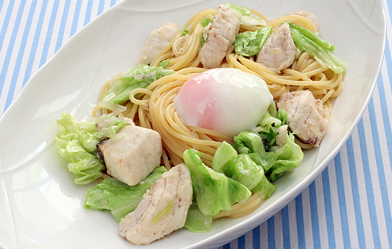 かじきとキャベツの温玉パスタ